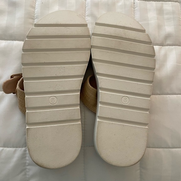 Steve Madden NYC Women's Tan Soft Raffia Sandals w/ Gold Buckle Size 8 - Picture 7 of 7